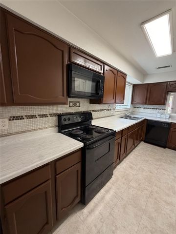 7841 Green Lawn Drive 7841, Houston, TX 77088