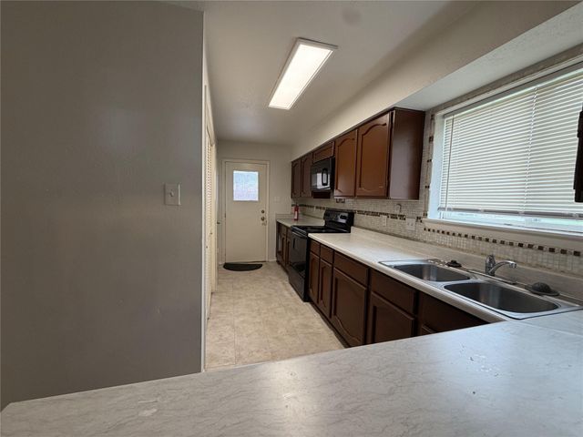 7841 Green Lawn Drive 7841, Houston, TX 77088