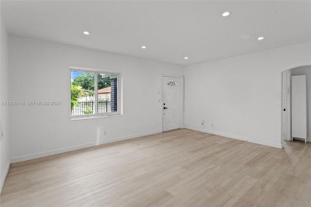 400 NW 47th St, Miami, FL 33127