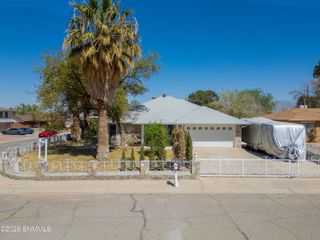 140 Torrey Pines Drive, Santa Teresa, NM 88008