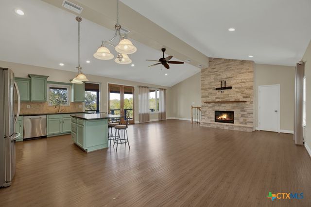 925 & 913 Glenn Dr Drive, Canyon Lake, TX 78133
