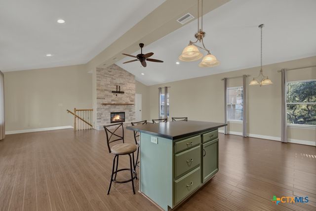 925 & 913 Glenn Dr Drive, Canyon Lake, TX 78133