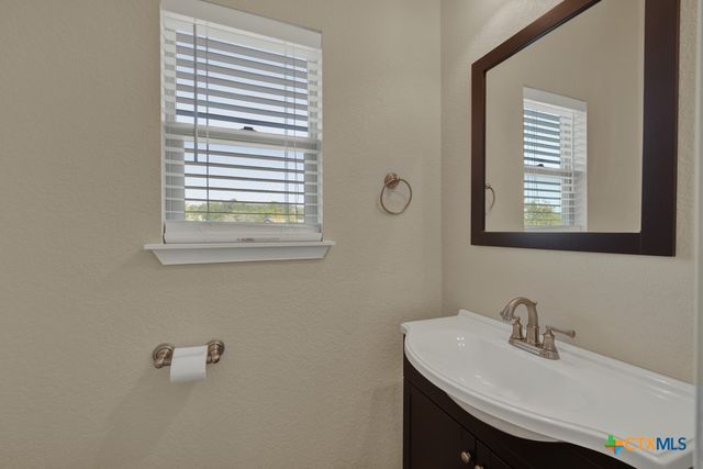 925 & 913 Glenn Dr Drive, Canyon Lake, TX 78133