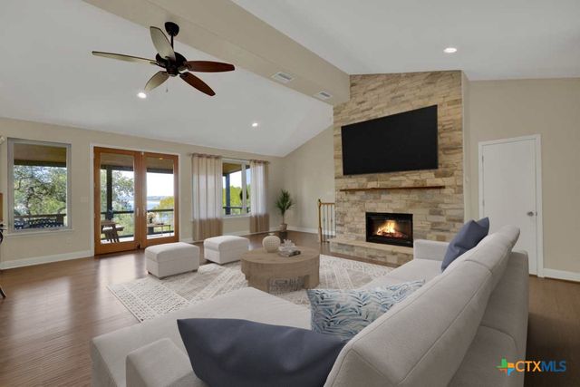 925 & 913 Glenn Dr Drive, Canyon Lake, TX 78133