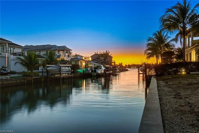 1670 Dolphin CT, Naples, FL 34102