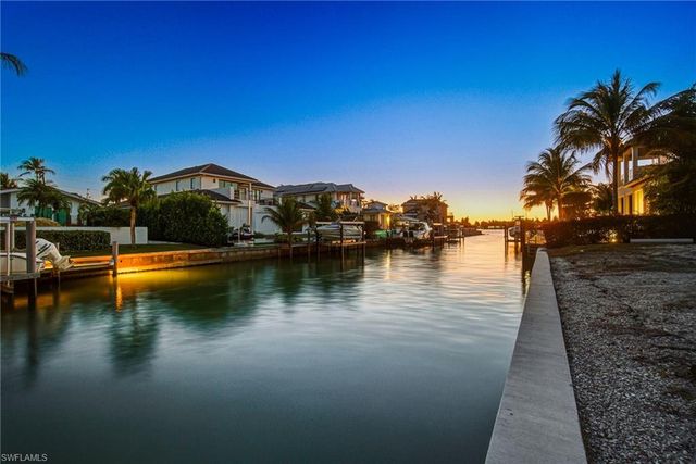 1670 Dolphin CT, Naples, FL 34102