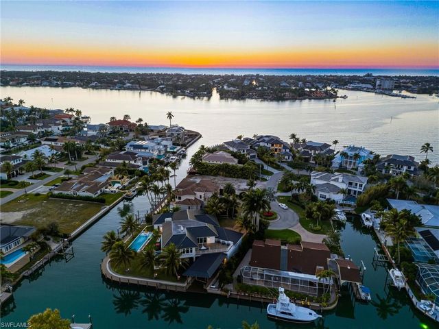 1670 Dolphin CT, Naples, FL 34102