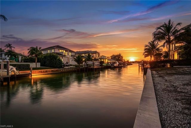 1670 Dolphin CT, Naples, FL 34102