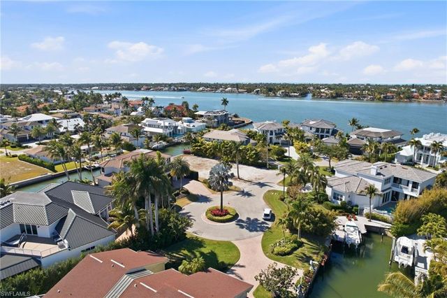 1670 Dolphin CT, Naples, FL 34102