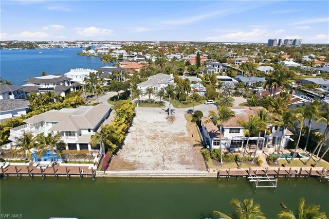 1670 Dolphin CT, Naples, FL 34102