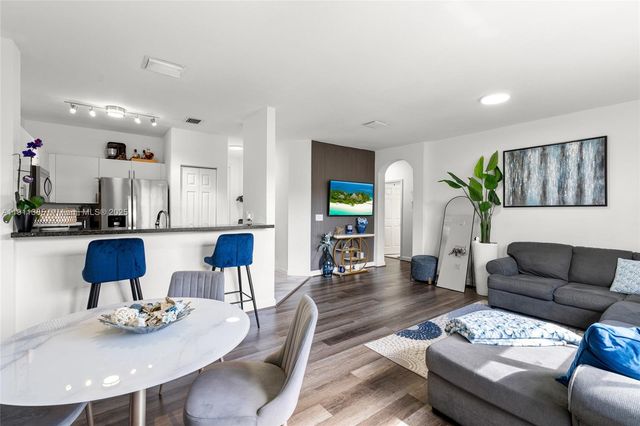 230 SE 29th Ave 21, Homestead, FL 33033