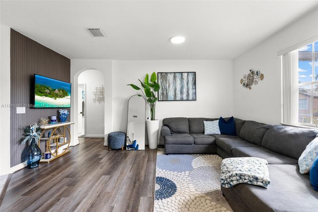 230 SE 29th Ave 21, Homestead, FL 33033