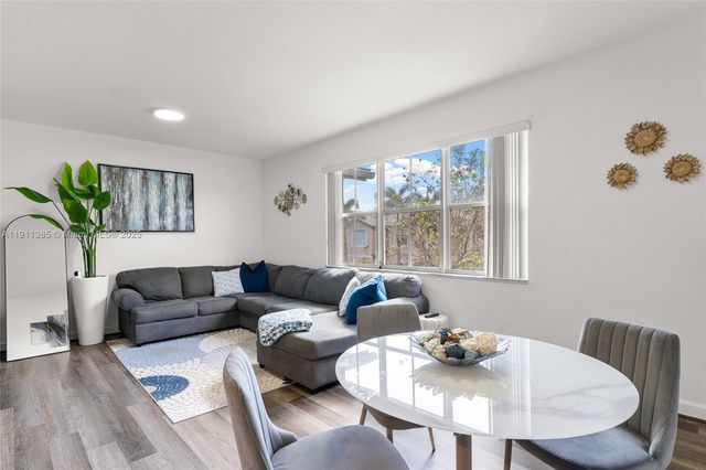 230 SE 29th Ave 21, Homestead, FL 33033