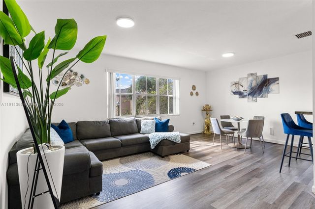 230 SE 29th Ave 21, Homestead, FL 33033