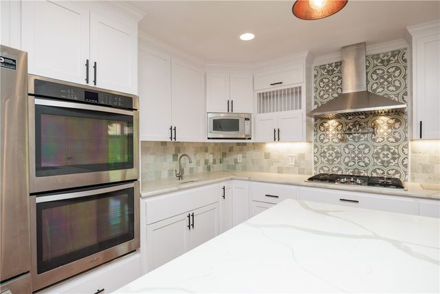 830 Crestview Dr, Corpus Christi, TX 78412