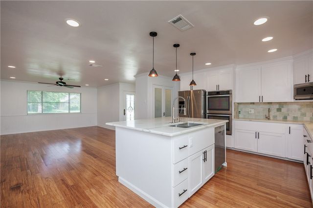 830 Crestview Dr, Corpus Christi, TX 78412