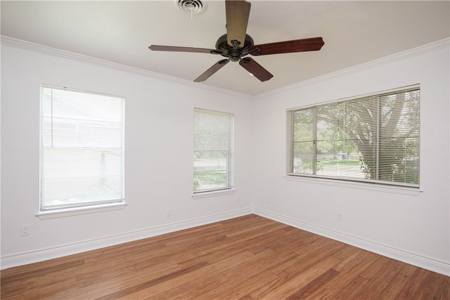 830 Crestview Dr, Corpus Christi, TX 78412