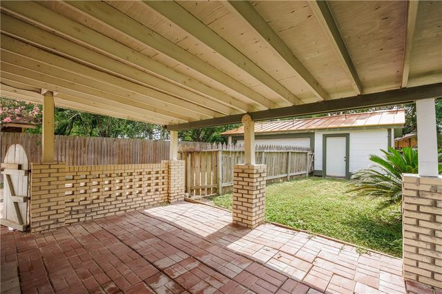 830 Crestview Dr, Corpus Christi, TX 78412