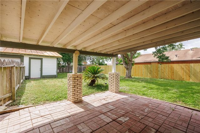 830 Crestview Dr, Corpus Christi, TX 78412