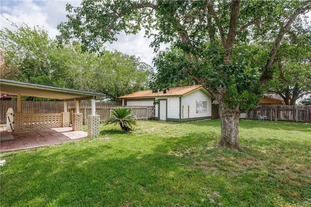 830 Crestview Dr, Corpus Christi, TX 78412