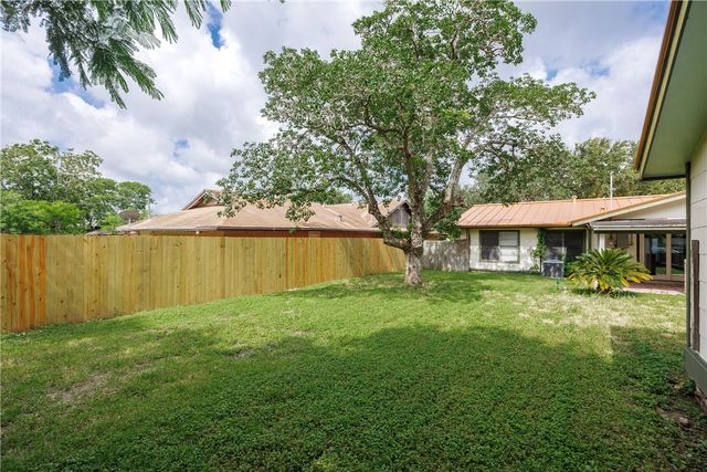 830 Crestview Dr, Corpus Christi, TX 78412