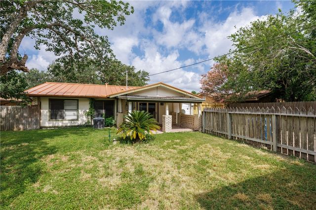 830 Crestview Dr, Corpus Christi, TX 78412