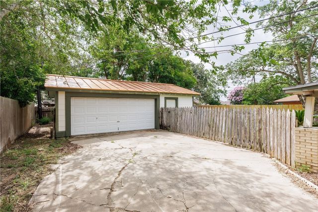 830 Crestview Dr, Corpus Christi, TX 78412