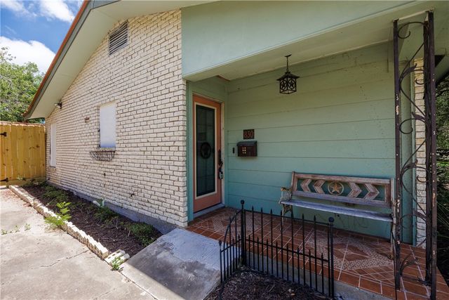 830 Crestview Dr, Corpus Christi, TX 78412