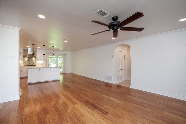 830 Crestview Dr, Corpus Christi, TX 78412