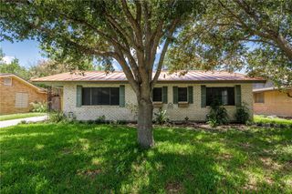 830 Crestview Dr, Corpus Christi, TX 78412