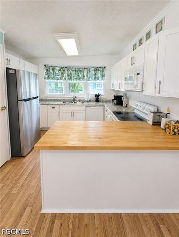 10401 Circle Pine RD, North Fort Myers, FL 33903