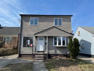 23449 Davey Avenue, Hazel Park, MI 48030