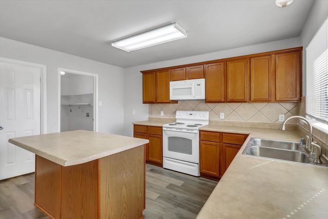 2045 Hanakoa Falls Drive, Anna, TX 75409