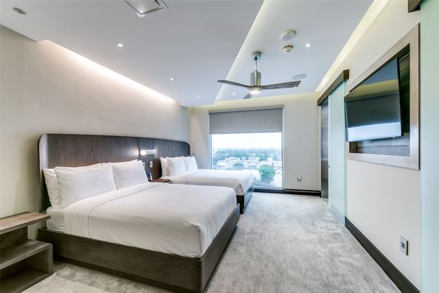 4005 Gaston Avenue, Dallas, TX 75246