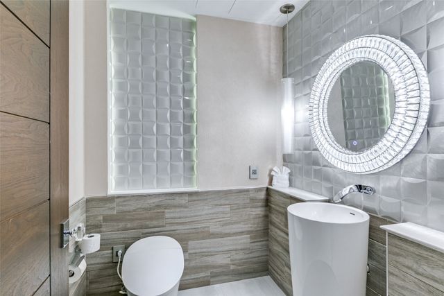 4005 Gaston Avenue, Dallas, TX 75246