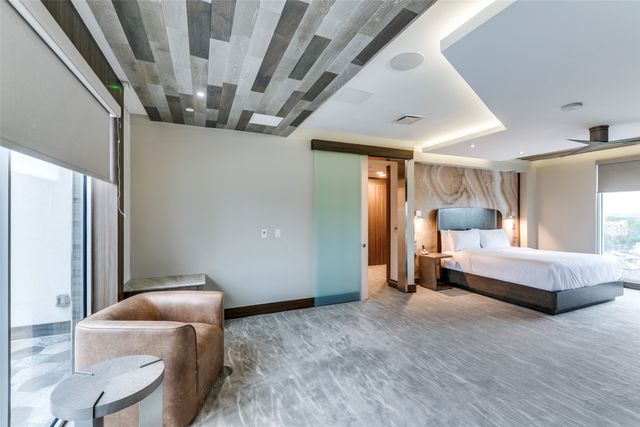 4005 Gaston Avenue, Dallas, TX 75246