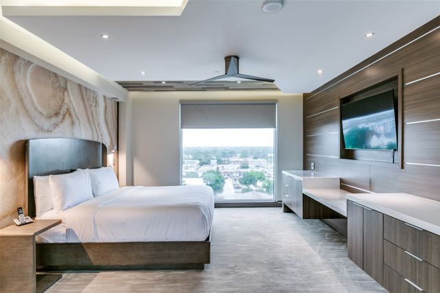 4005 Gaston Avenue, Dallas, TX 75246