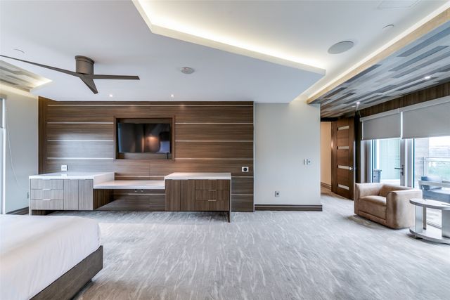 4005 Gaston Avenue, Dallas, TX 75246