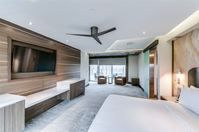 4005 Gaston Avenue, Dallas, TX 75246