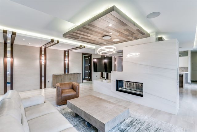 4005 Gaston Avenue, Dallas, TX 75246