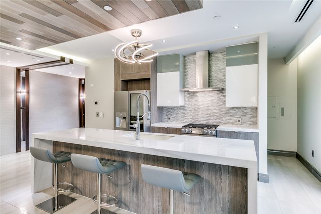 4005 Gaston Avenue, Dallas, TX 75246