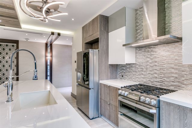 4005 Gaston Avenue, Dallas, TX 75246