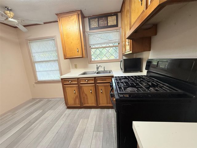 841 Magnolia Street, Lake Jackson, TX 77566