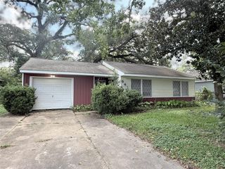 841 Magnolia Street, Lake Jackson, TX 77566