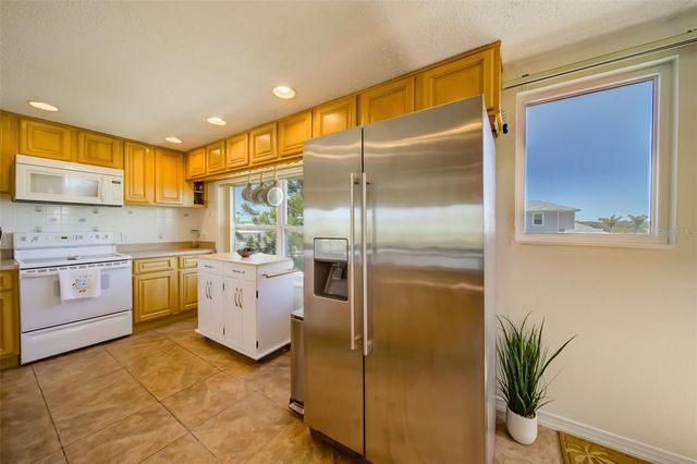 18111 1ST STREET E, Redington Shores, FL 33708