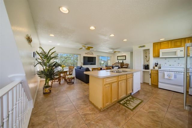 18111 1ST STREET E, Redington Shores, FL 33708