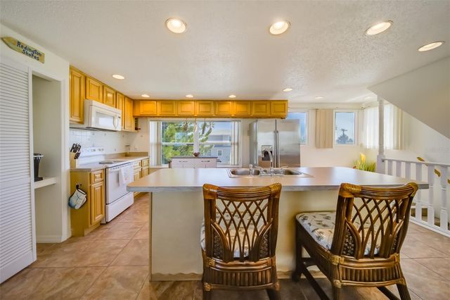 18111 1ST STREET E, Redington Shores, FL 33708