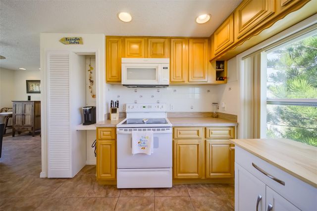 18111 1ST STREET E, Redington Shores, FL 33708