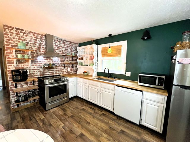 19 Edgewood Street, Milford, NH 03055