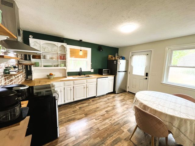 19 Edgewood Street, Milford, NH 03055